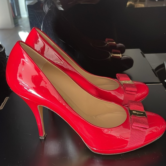 Salvatore Ferragamo red patent leather pumps - Picture 2 of 6